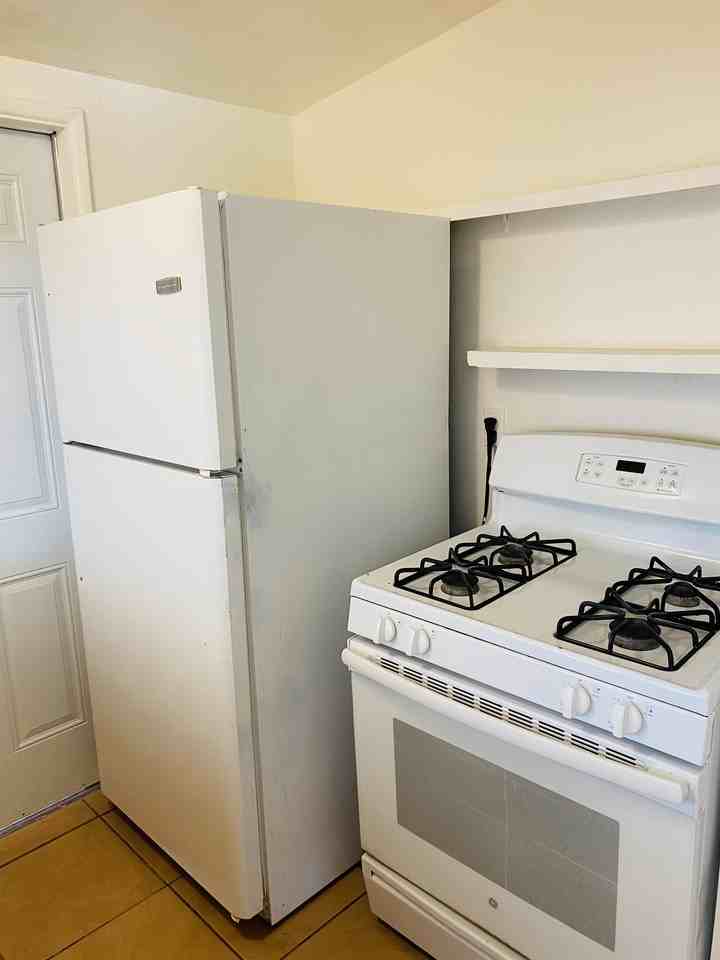 1650 N Beverly Ave #1650 - Photo 2 of 11