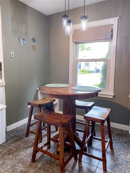 632 W 22nd St #1 - Photo 4 of 11