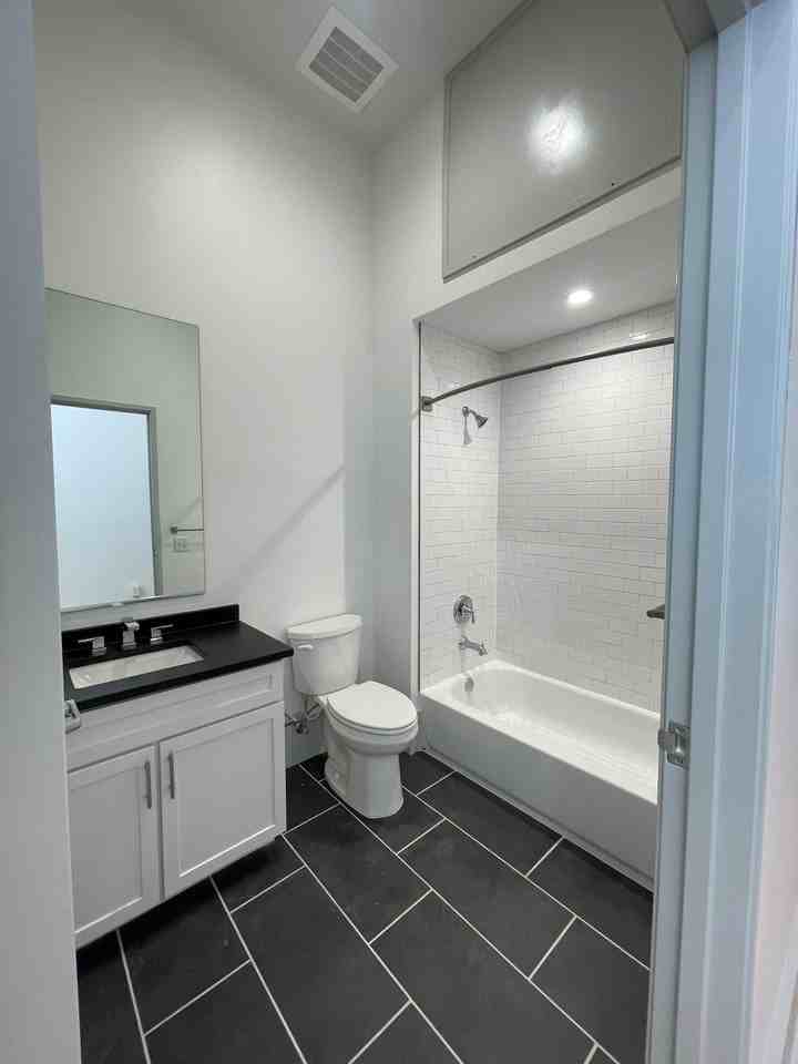 315 West 38th StreetUnit 8 #8 - Photo 3 of 8