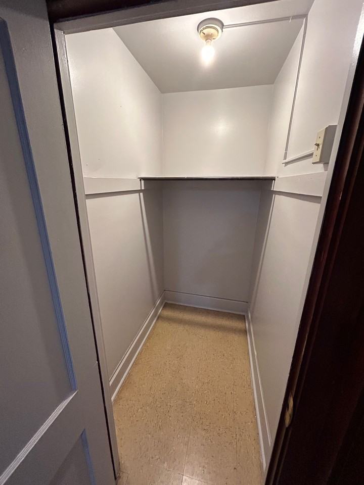 116 Maywood Dr 5 - 1 #1 - Photo 4 of 9