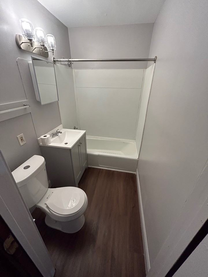 116 Maywood Dr 5 - 1 #1 - Photo 7 of 9