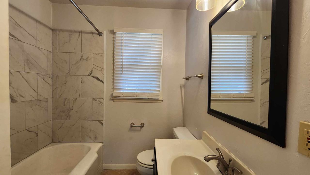 3701 Nw 60th St #1 - Photo 3 of 17