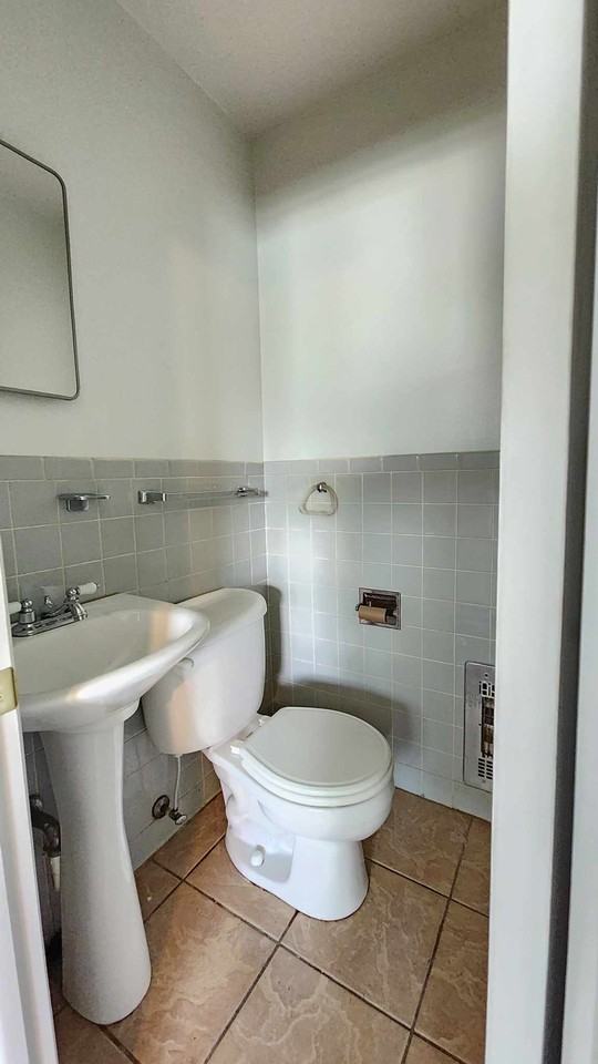 3701 Nw 60th St #1 - Photo 6 of 17