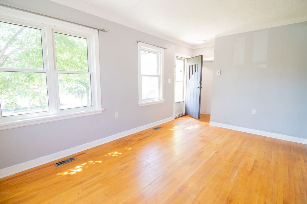 23 Hillview Rd N - Photo 2 of 34