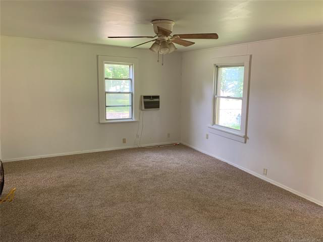 2025 Remco S Oak St - Photo 6 of 8