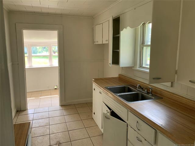 2025 Remco S Oak St - Photo 7 of 8