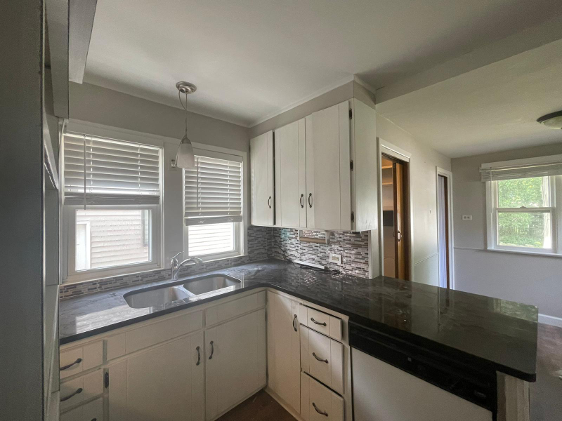 1612 Parker Dr - Photo 7 of 18