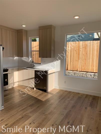 2726 Se 26th Ave #1 - Photo 2 of 16