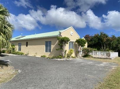 150 La Reine Est - Photo 3 of 20