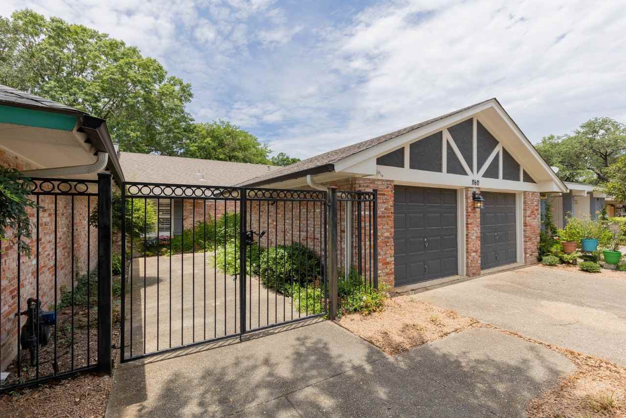 11611 Whisper Valley St - Photo 3 of 30