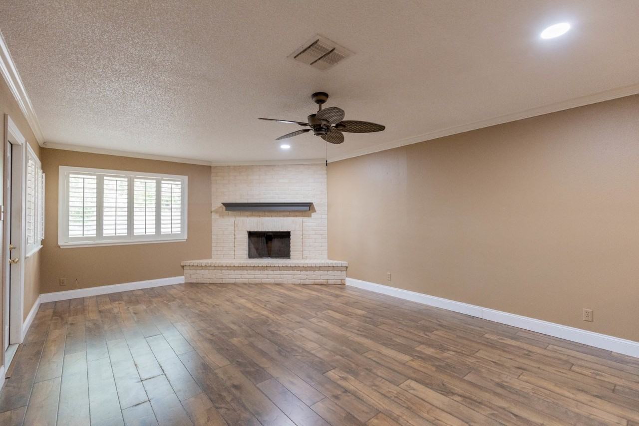 11611 Whisper Valley St - Photo 6 of 30