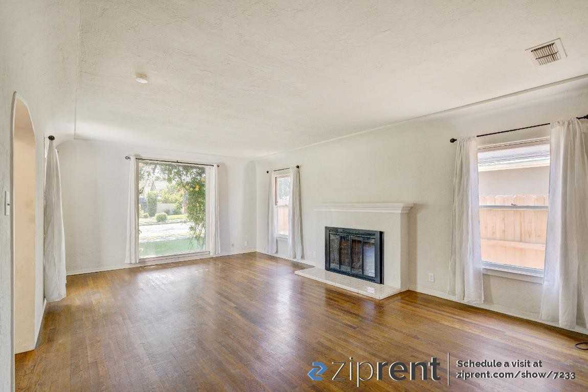 115 E Weldon Ave - Photo 3 of 20