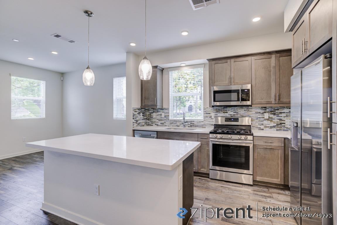 543 Winchester Dr - Photo 2 of 20