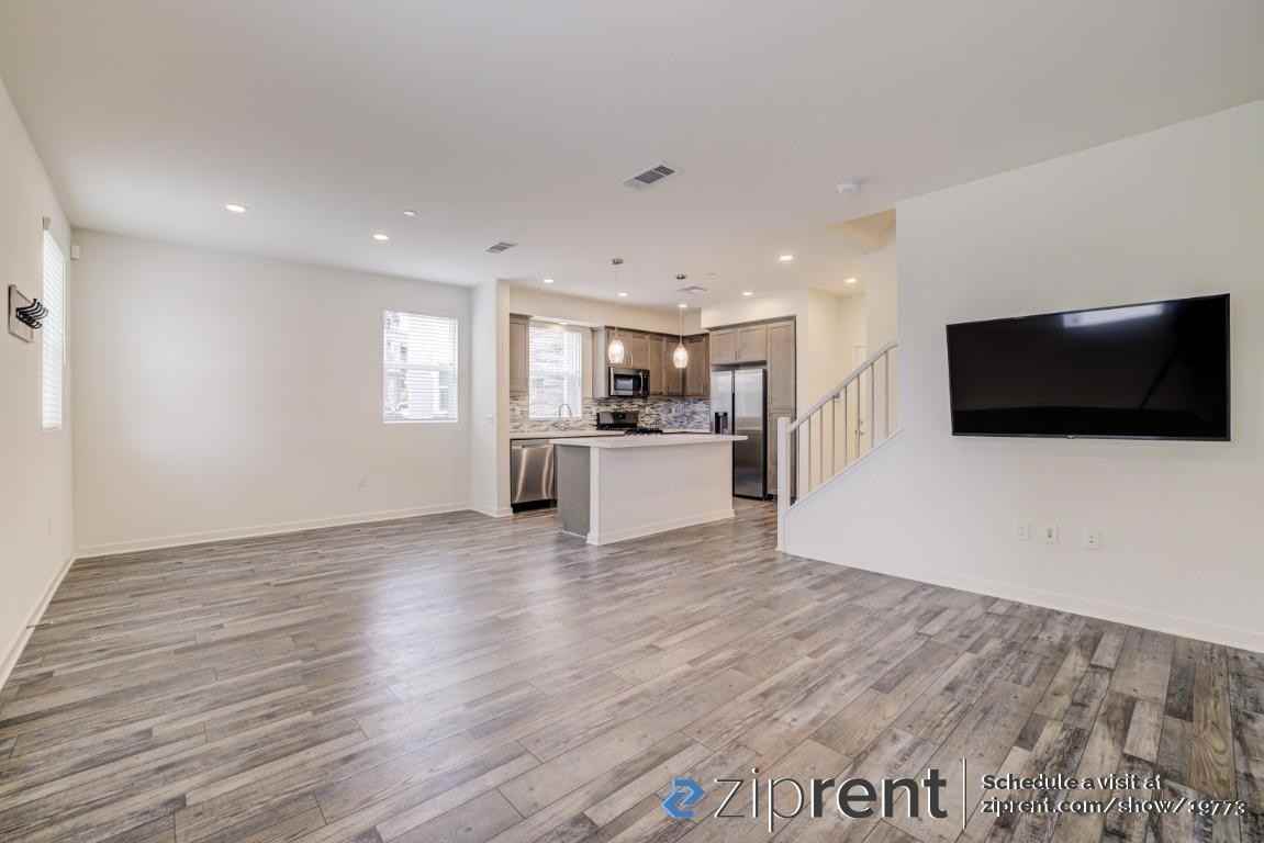 543 Winchester Dr - Photo 3 of 20