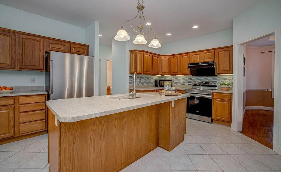 145 Hunter Woods Dr #NA - Photo 3 of 10