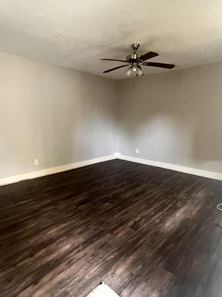 9110 Kentshire Dr #B - Photo 6 of 12