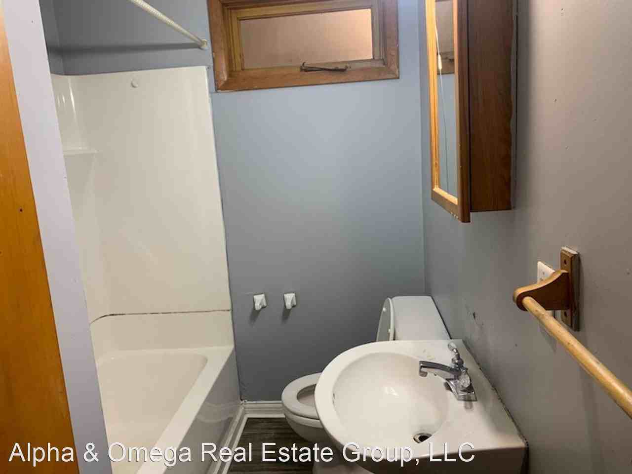 431 Plymouth St - Photo 3 of 8