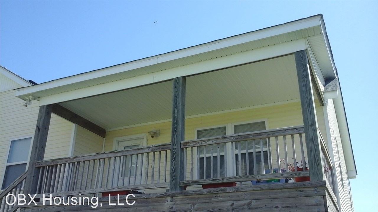 101 Queen Mary Ct - Photo 2 of 10
