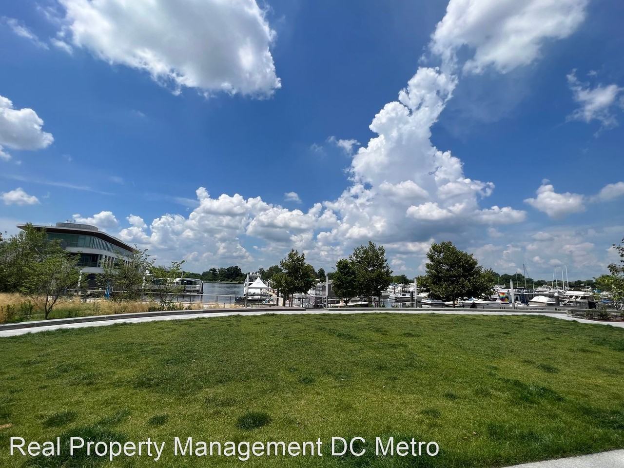 525 Water St, SW - Photo 3 of 30