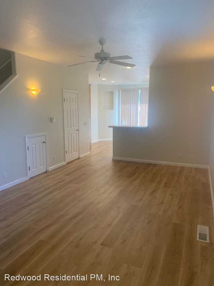 5244 Poe Ct - Photo 3 of 15