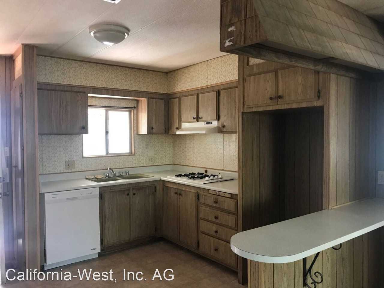 220 Trevino Dr - Photo 3 of 9