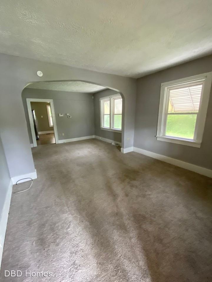 2634 Clara Ave - Photo 2 of 6