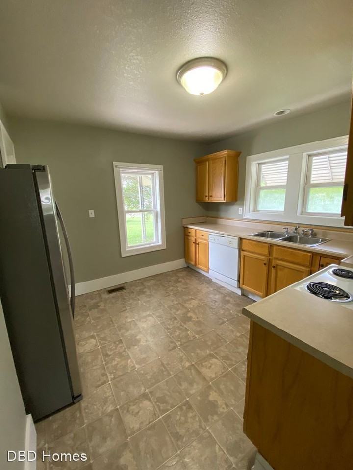 2634 Clara Ave - Photo 3 of 6