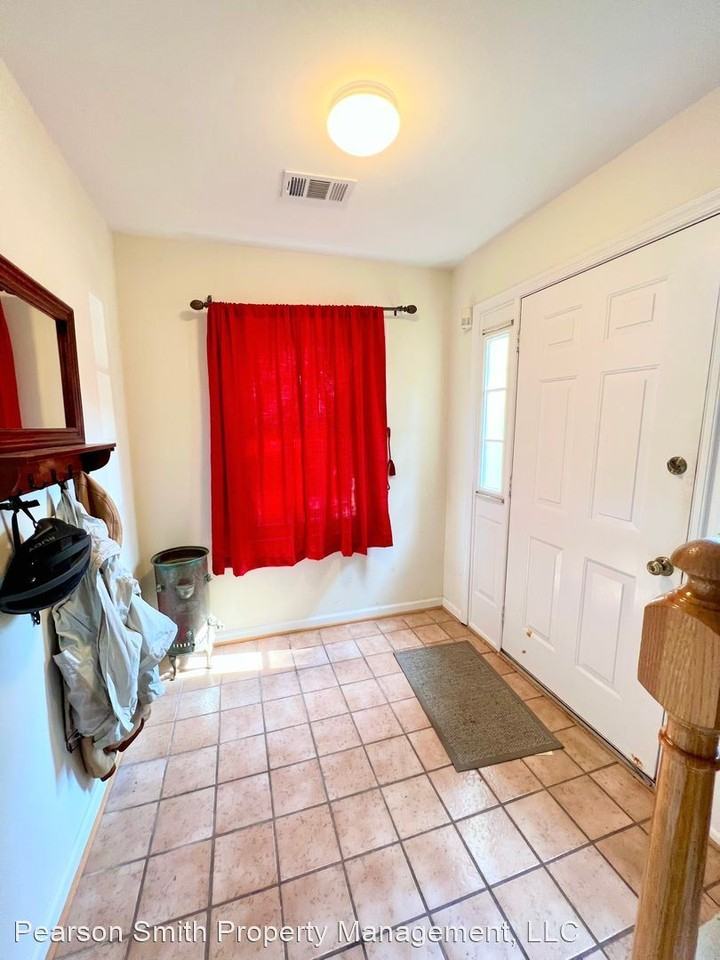 1116 N Stafford St #A - Photo 3 of 17