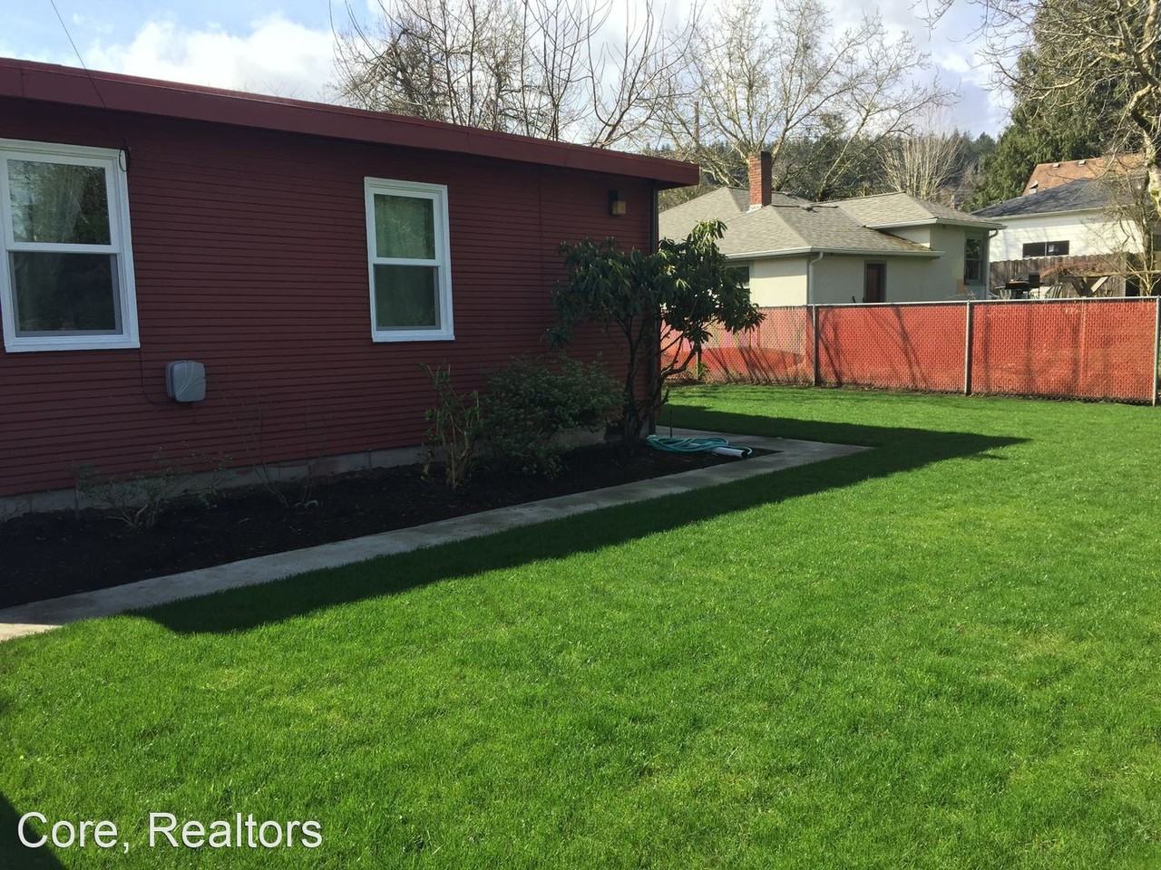 7641-43 SE Alder St - Photo 2 of 15