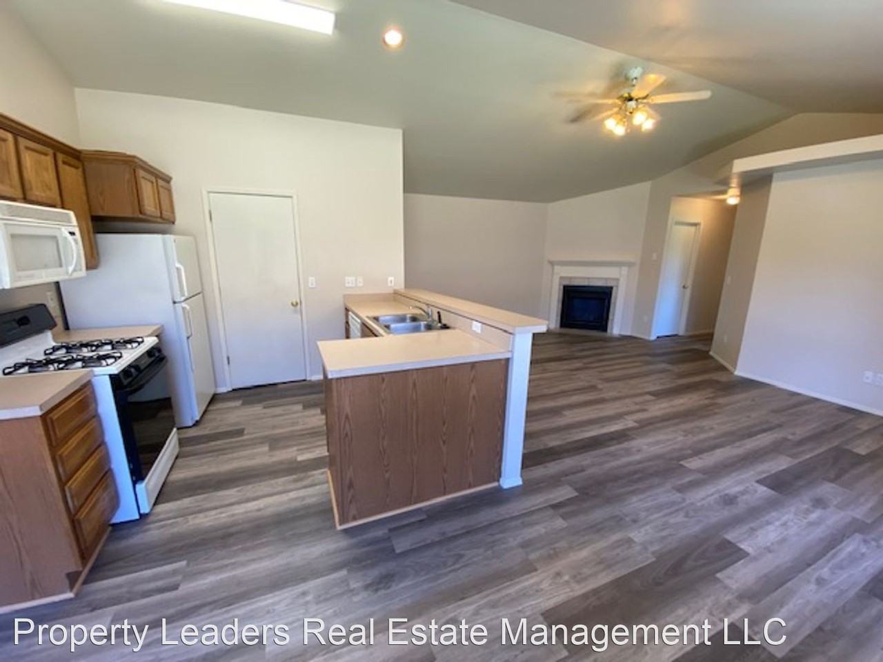 689/691 NE Savannah Dr 689, 691 - Photo 2 of 13