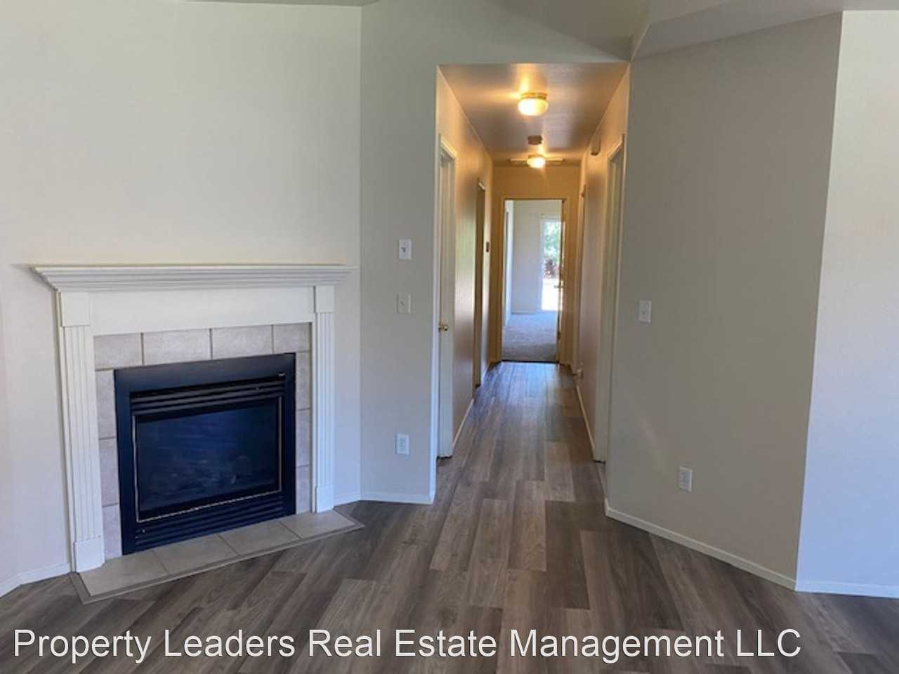 689/691 NE Savannah Dr 689, 691 - Photo 3 of 13