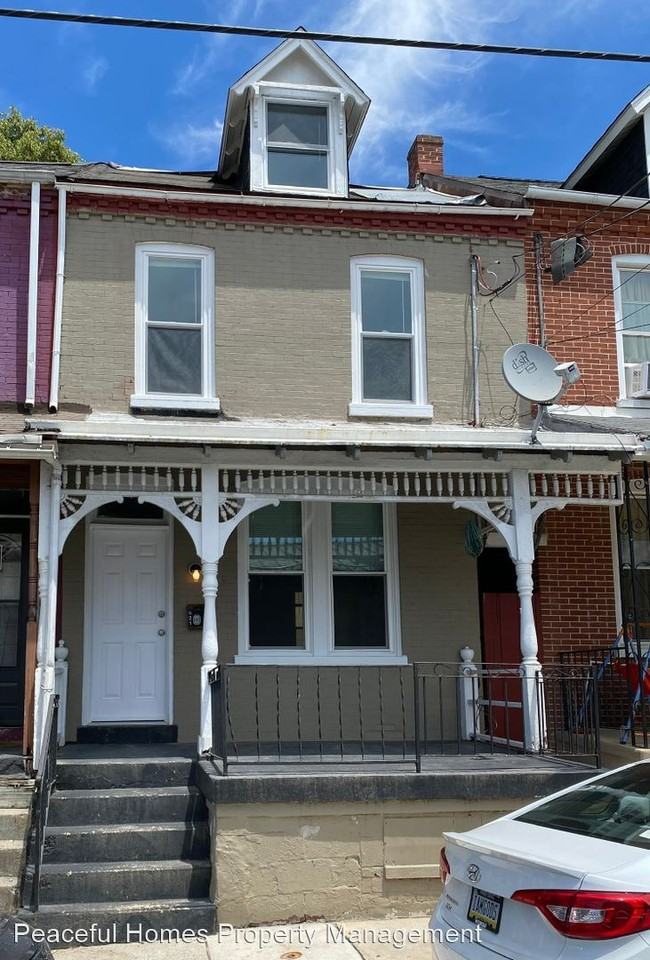 521 S Christian St - Photo 2 of 17