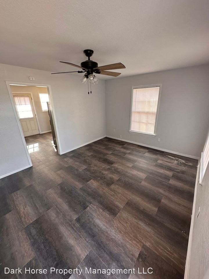 1021 Meredith St - Photo 2 of 11