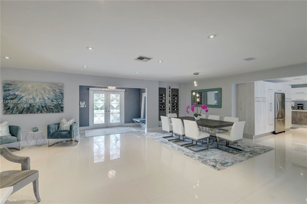 5580 Ne 29th Ave - Photo 3 of 27