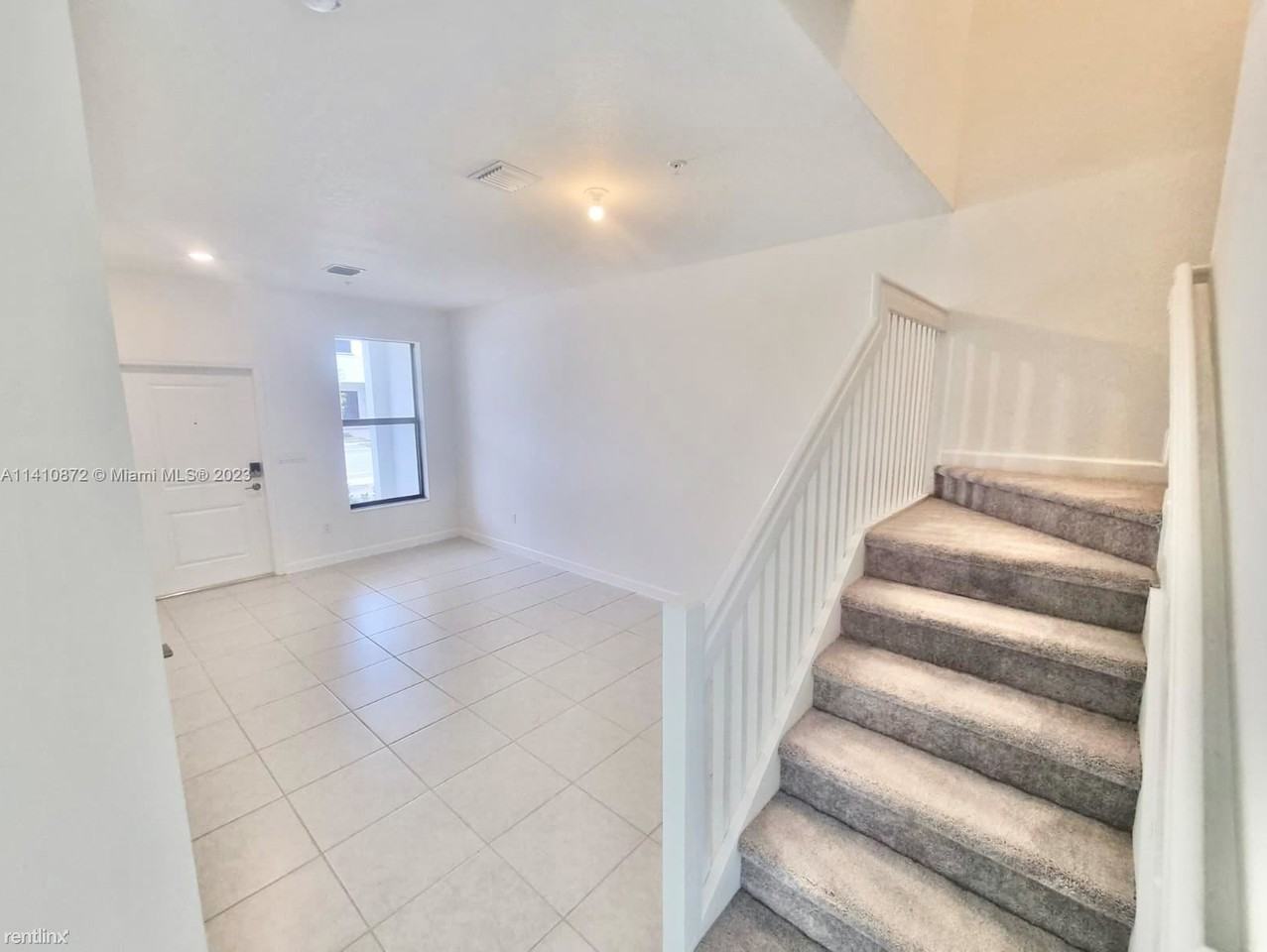 237 Sw 159th Ct - Photo 3 of 13