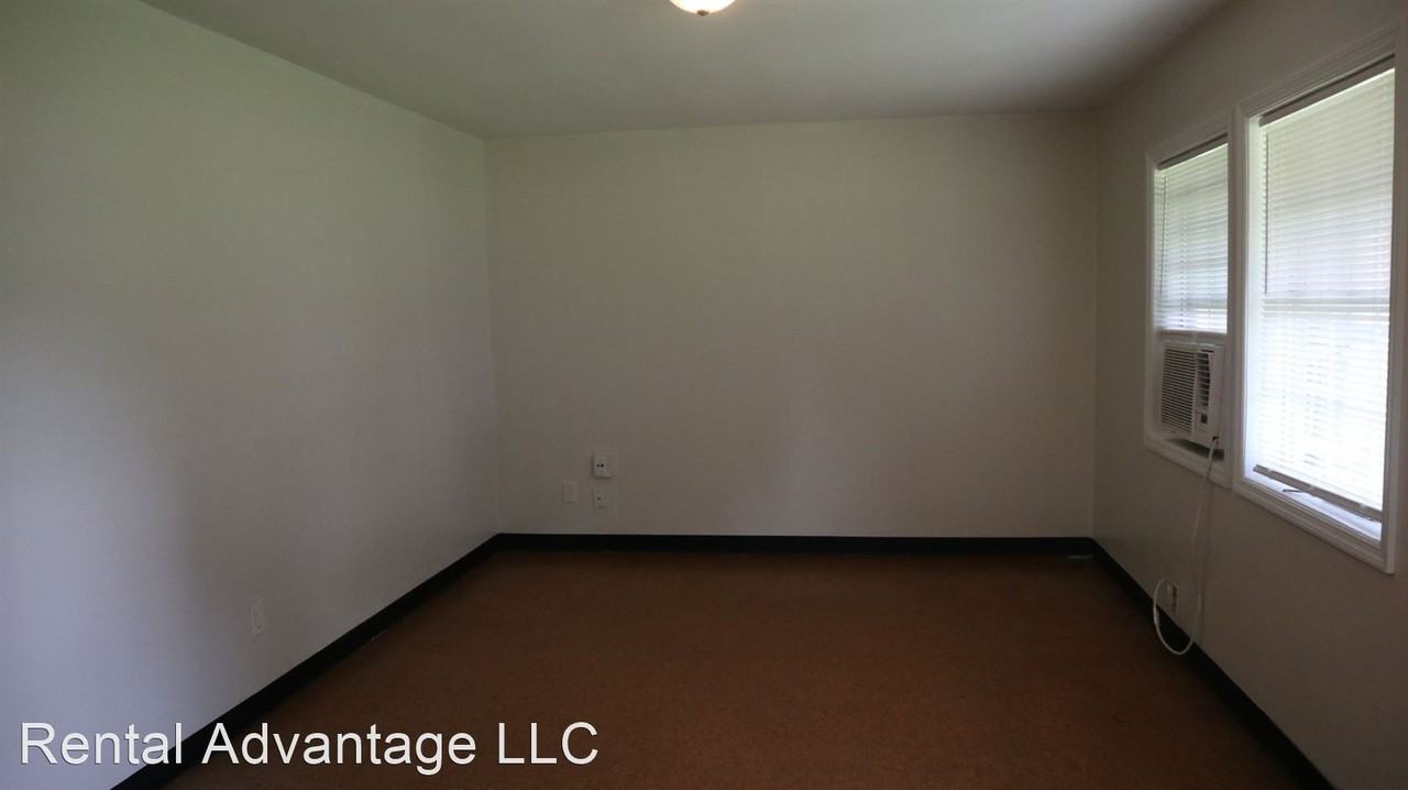 1455 Short St - Photo 3 of 9