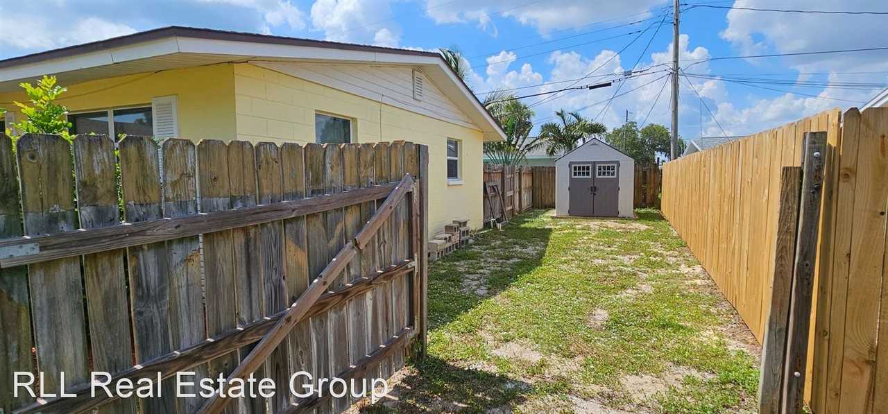 1405 S Harbor Dr - Photo 2 of 24