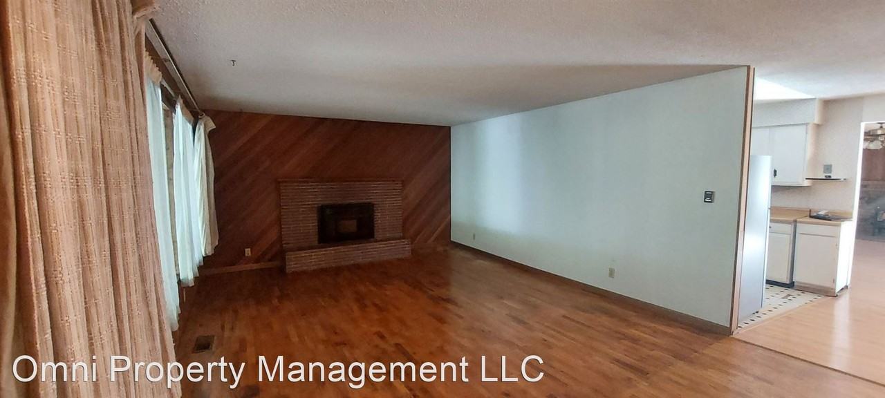 2932 W Maplewood Ave - Photo 3 of 20