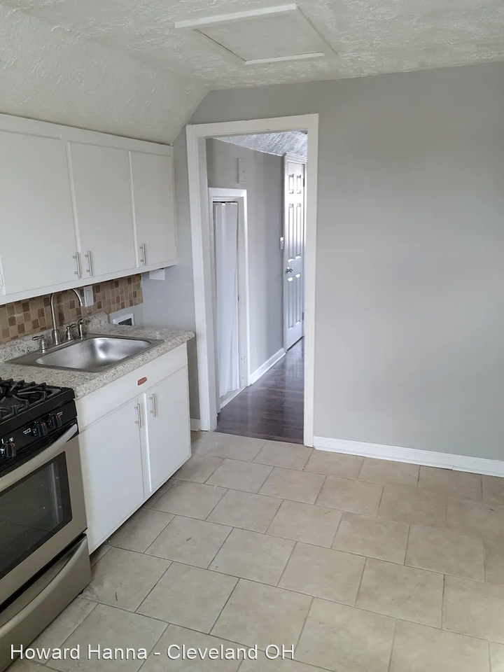 16601 Hilliard Rd - Photo 2 of 14