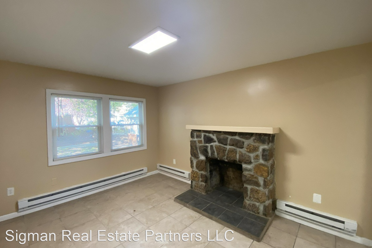 193-195 Bay Ave. - Photo 2 of 5