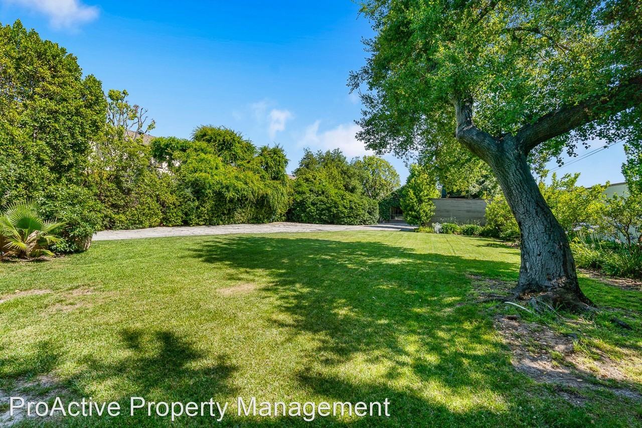 310 Arlington Dr - Photo 2 of 15