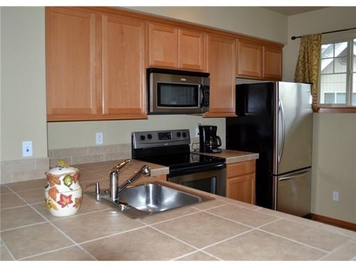 211 Broadway Ave - Photo 2 of 4