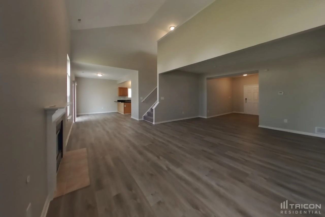 3245 Lakestream Dr - Photo 3 of 34