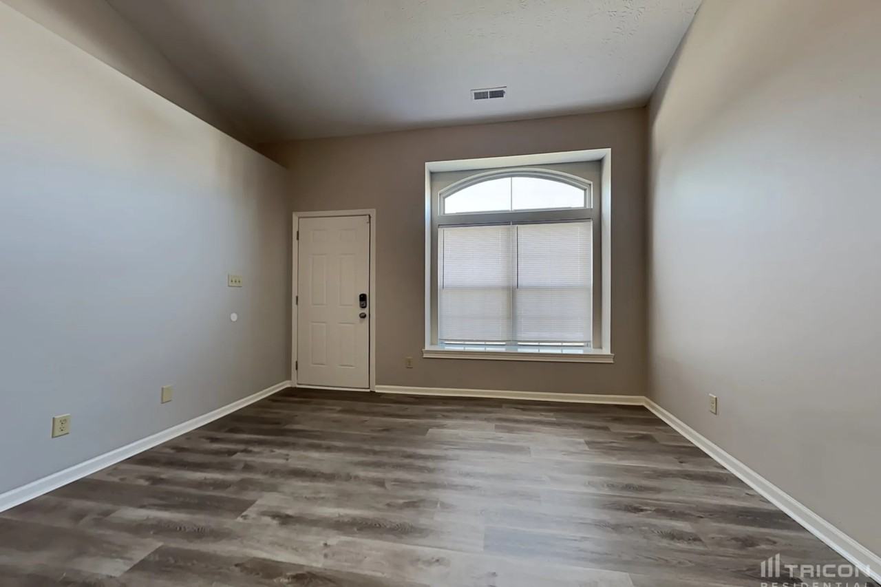 1306 Sassafras Ct - Photo 3 of 16