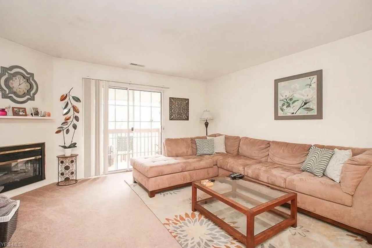 10391 Glenway Dr - Photo 2 of 25