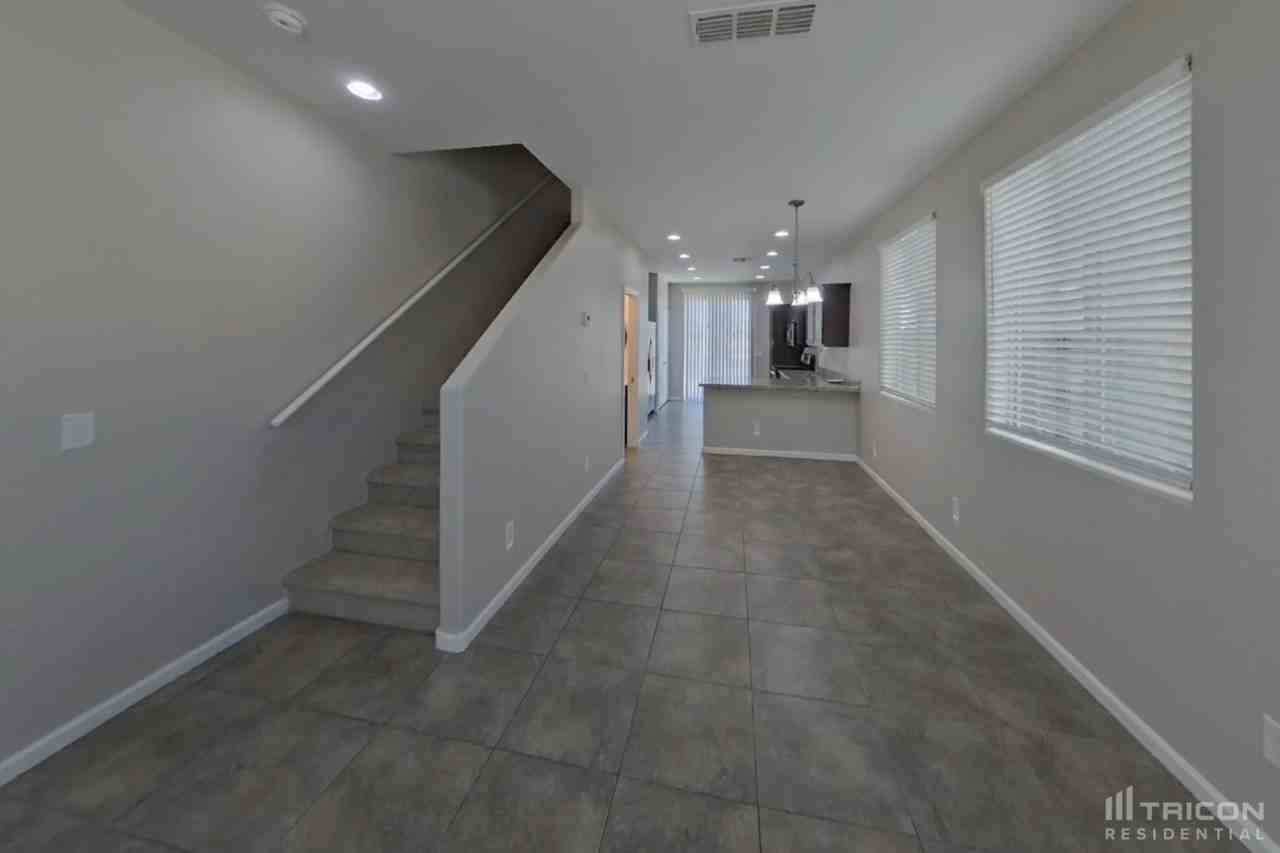 10336 W Devonshire Ave - Photo 3 of 18