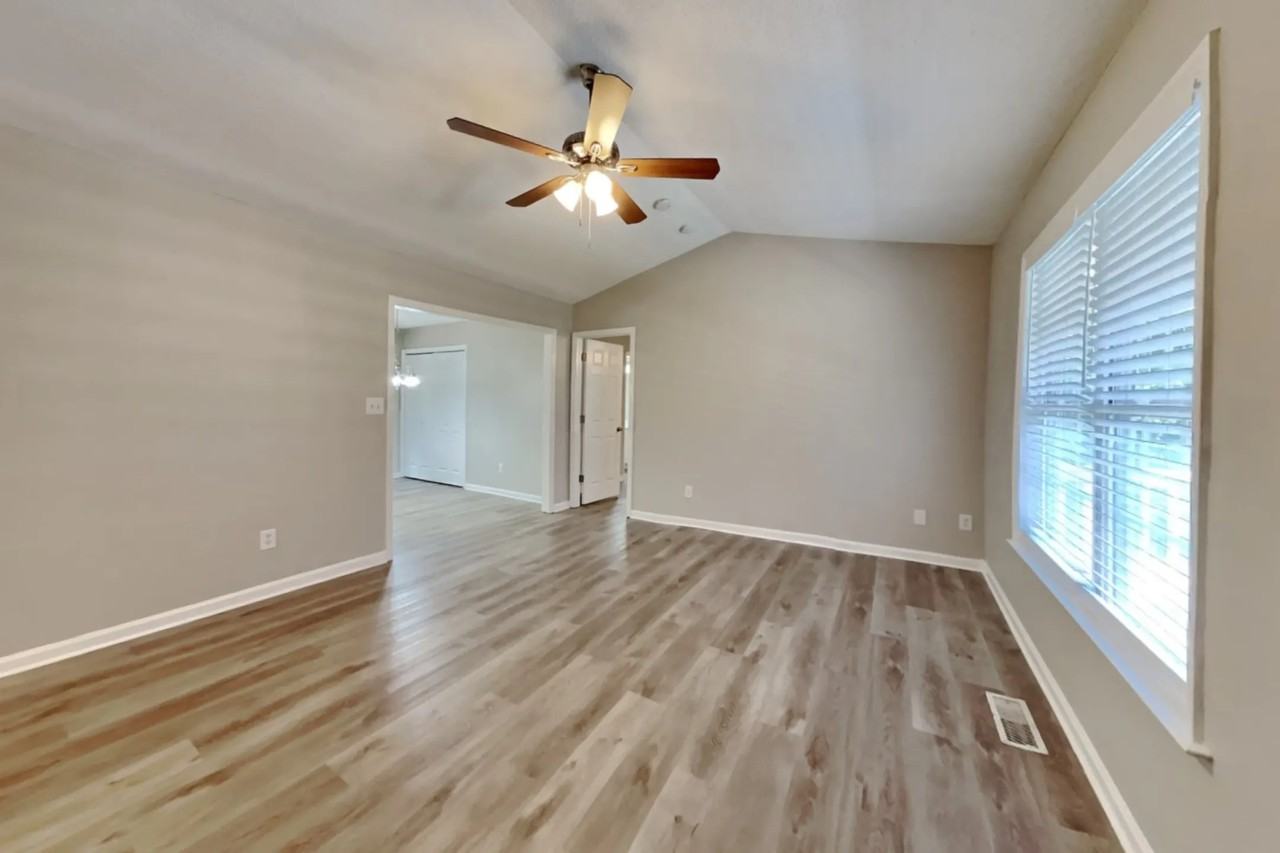 139 Creekside Dr - Photo 3 of 18