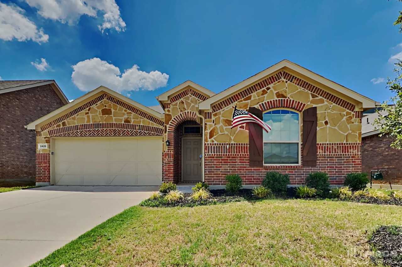 2428 Dolostone Dr - Photo 2 of 31