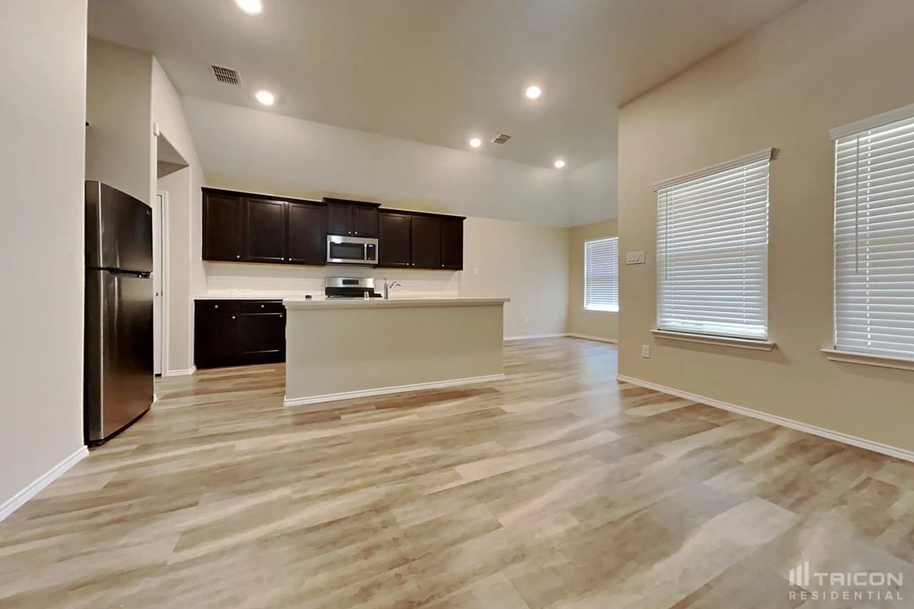 2428 Dolostone Dr - Photo 3 of 31