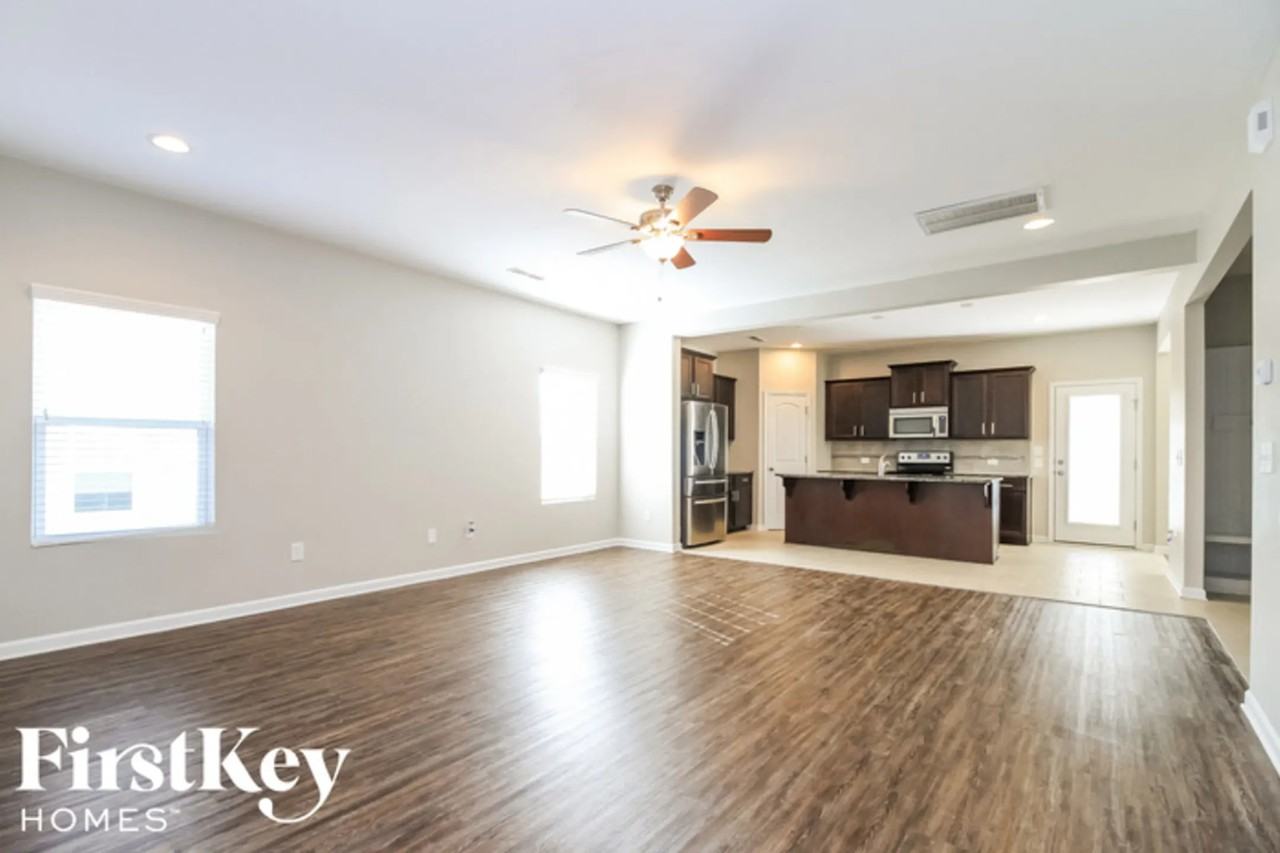 4317 Lochurst Dr - Photo 3 of 12